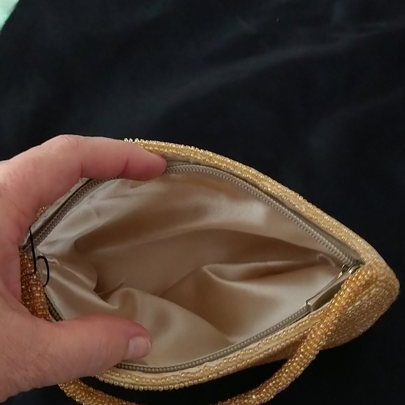 Purse with yellow and gold colored beads - Picture 3 of 5